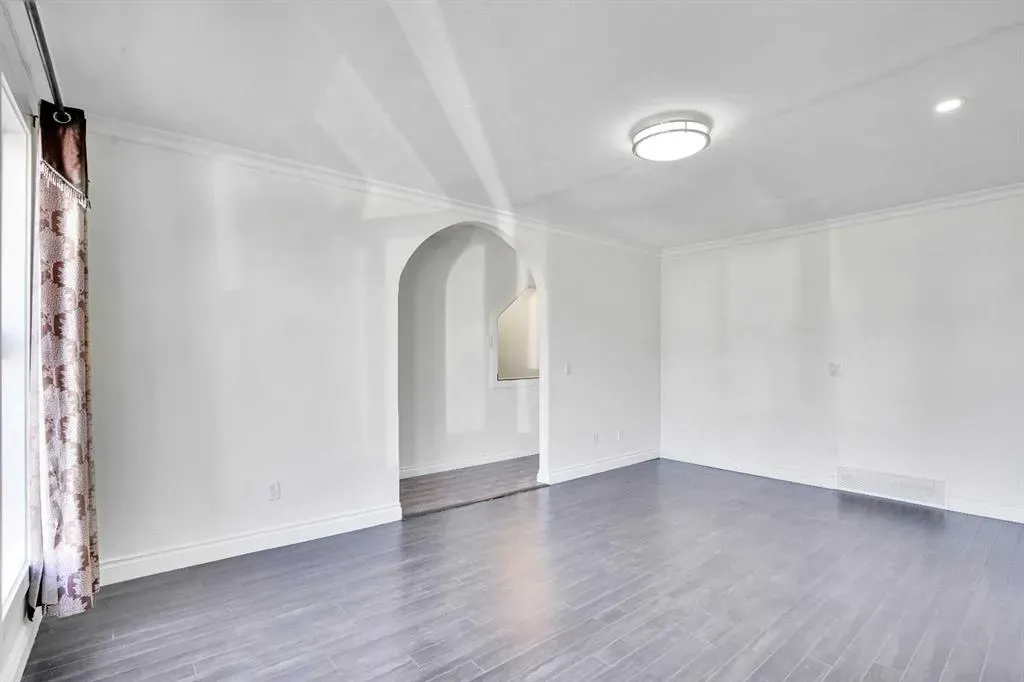26 Falmead Bay NE