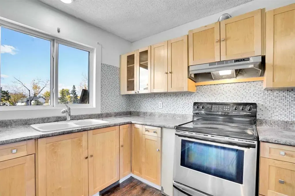 26 Falmead Bay NE