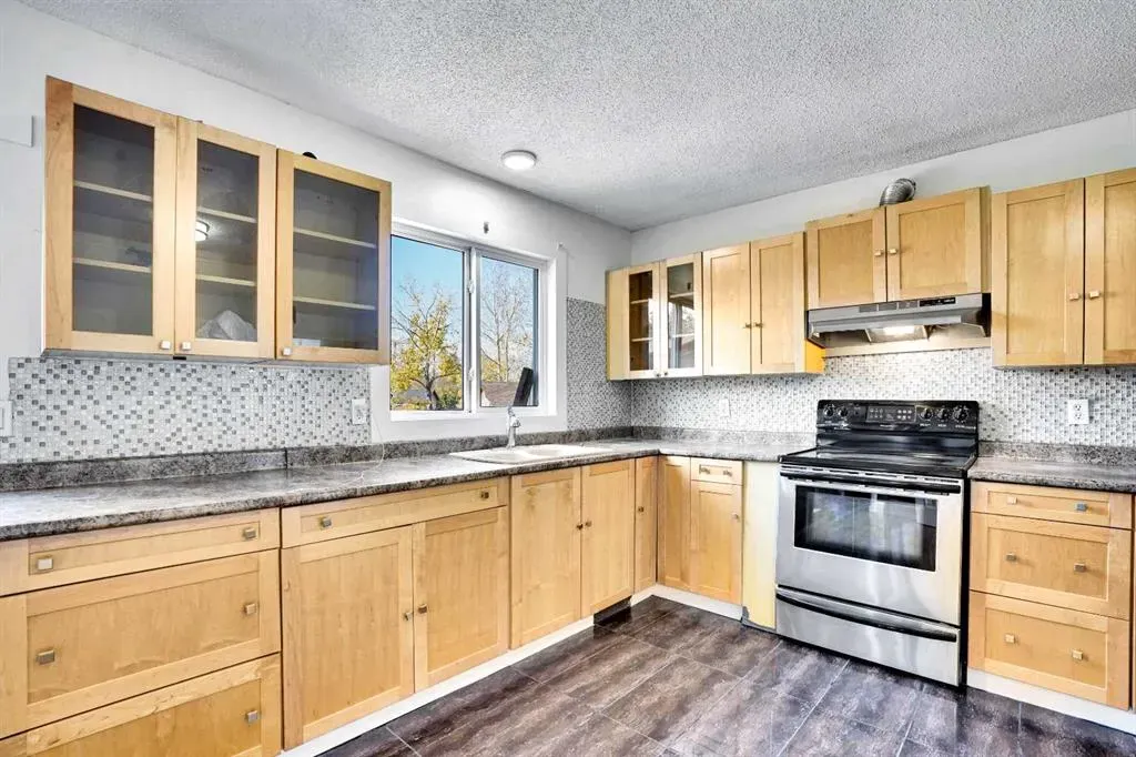 26 Falmead Bay NE