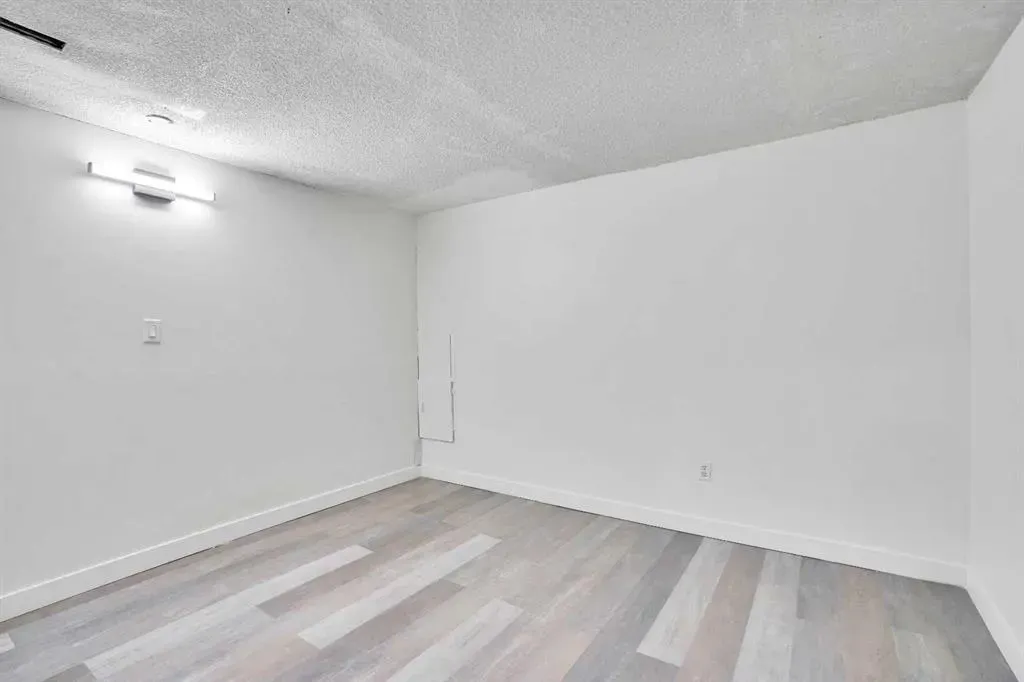 26 Falmead Bay NE