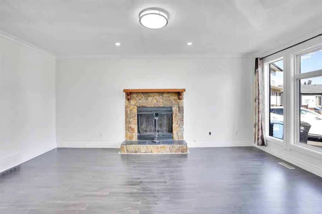 26 Falmead Bay NE