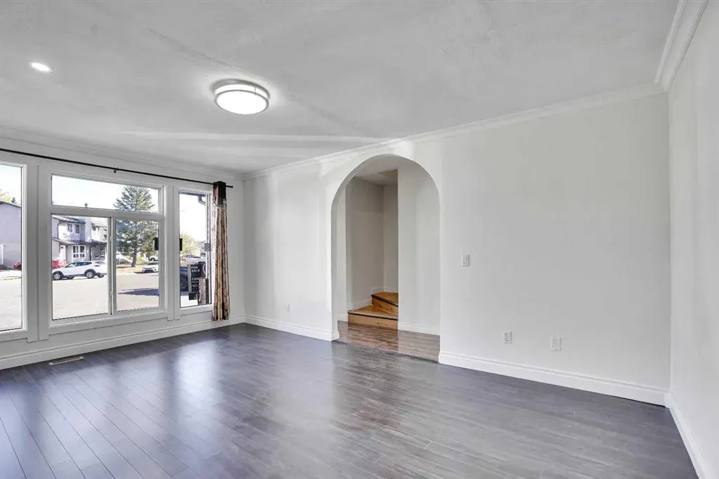 26 Falmead Bay NE