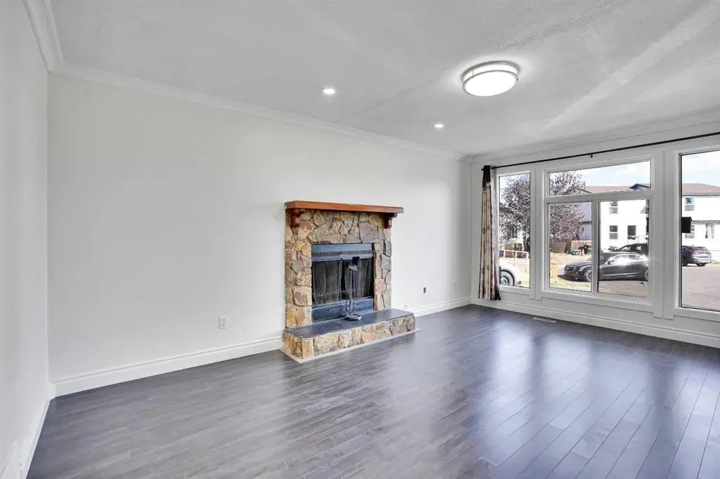 26 Falmead Bay NE