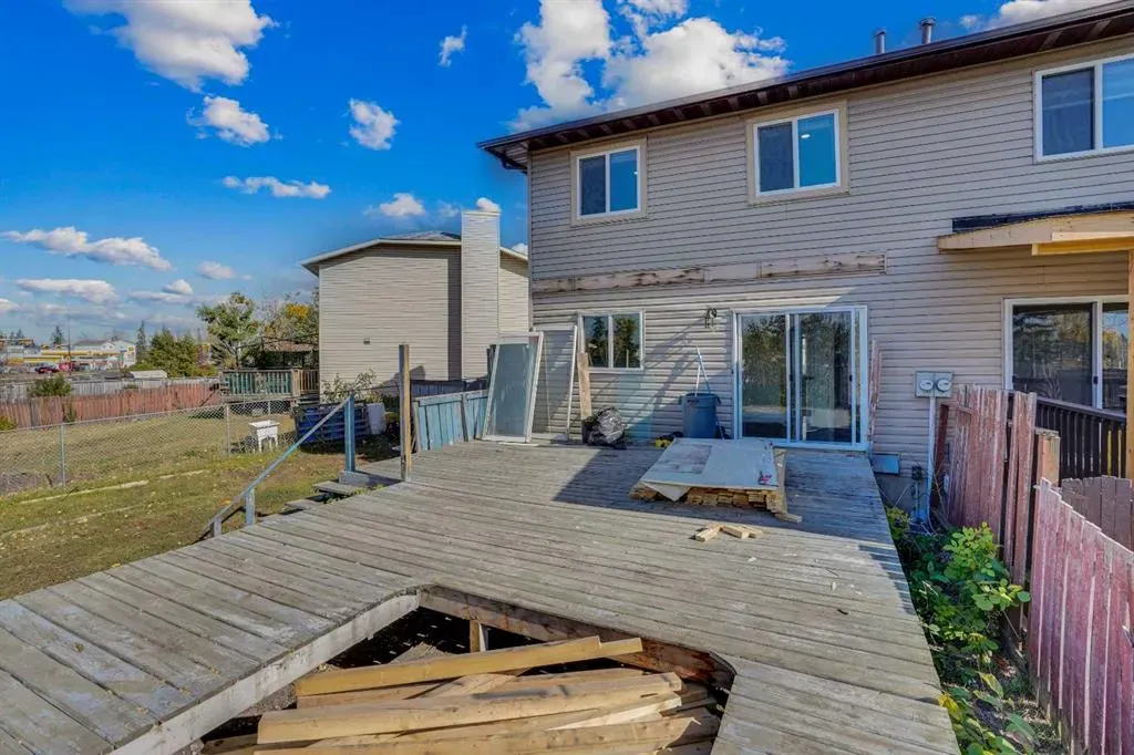 26 Falmead Bay NE