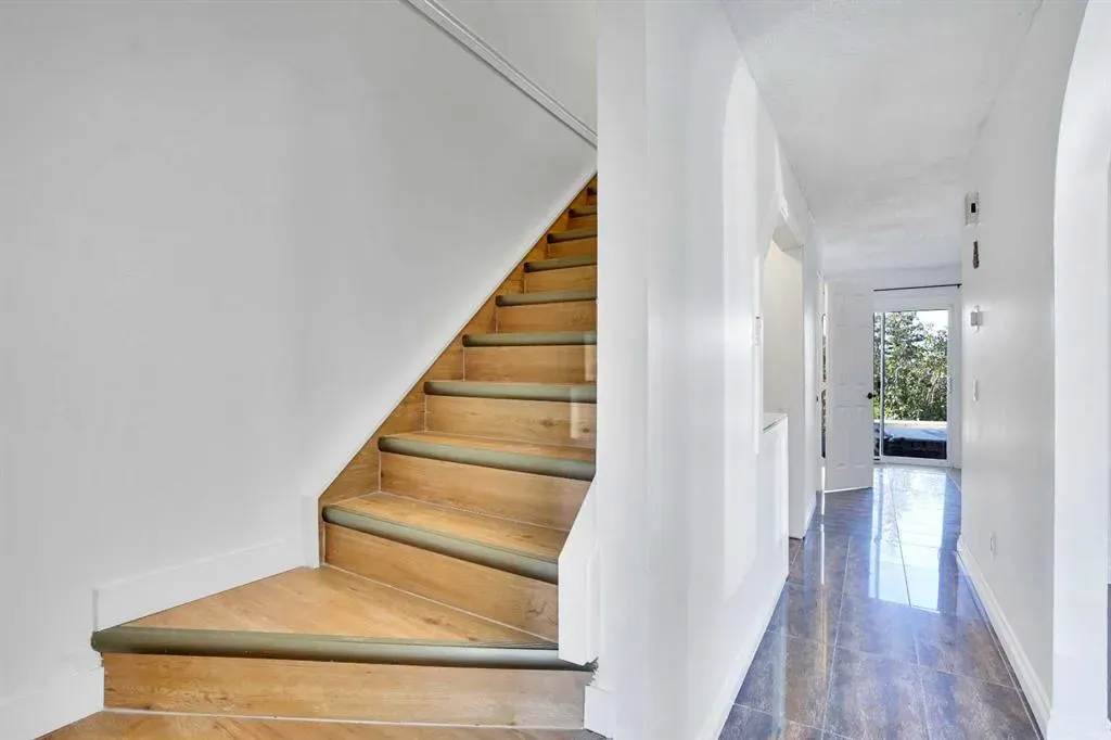 26 Falmead Bay NE