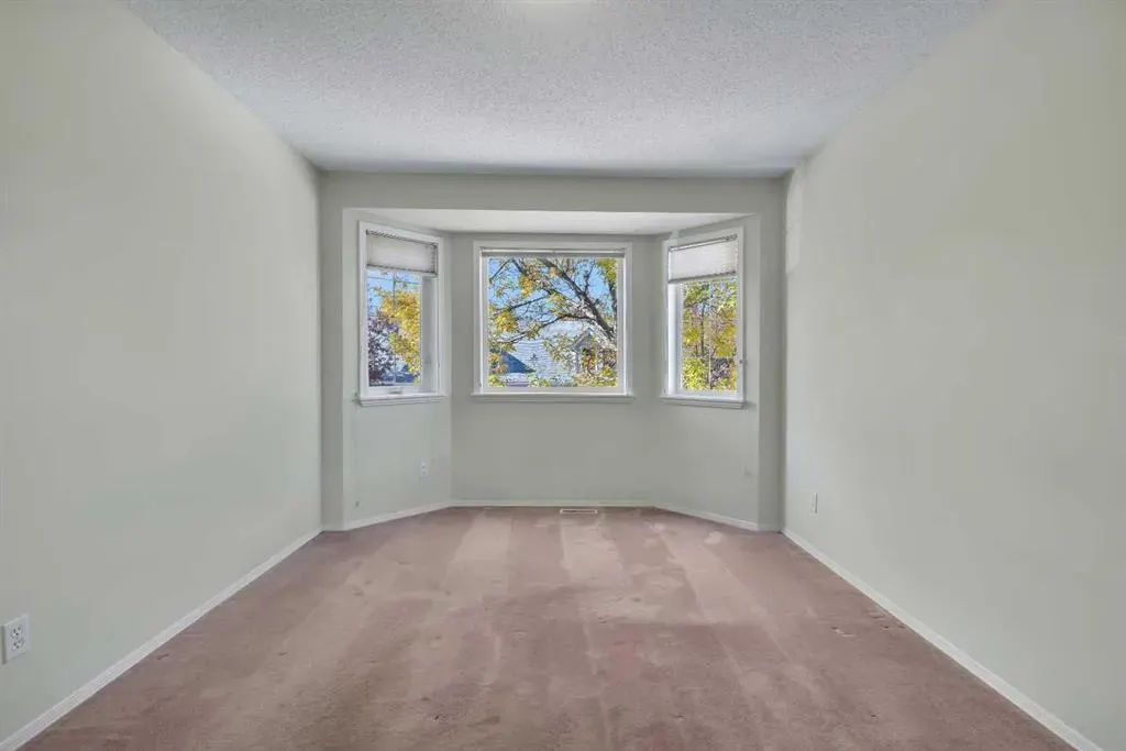 140 Valley Ridge Heights NW