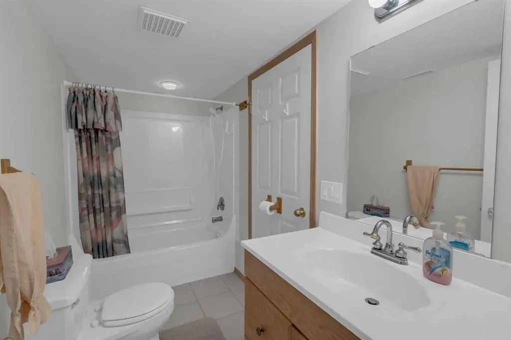 102 Edgebrook Heights NW