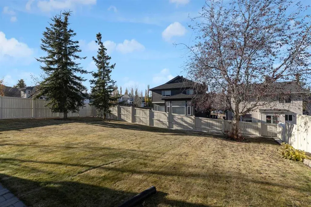 102 Edgebrook Heights NW