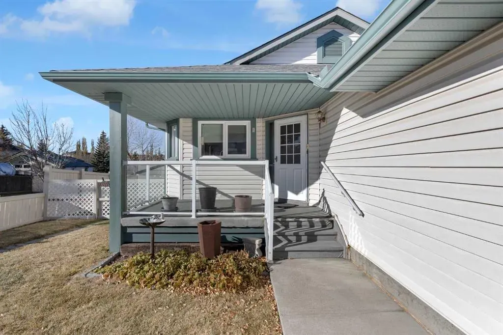 102 Edgebrook Heights NW