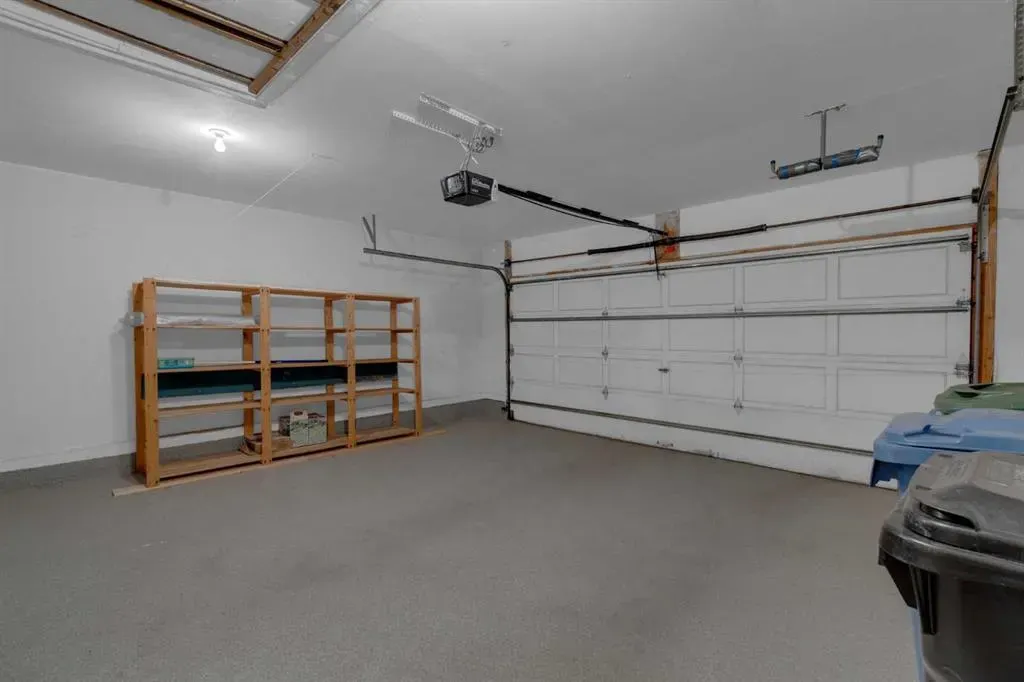 102 Edgebrook Heights NW