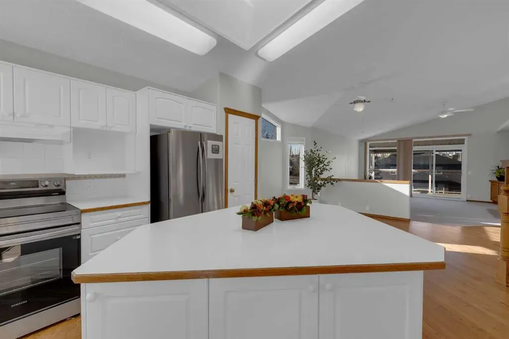 102 Edgebrook Heights NW