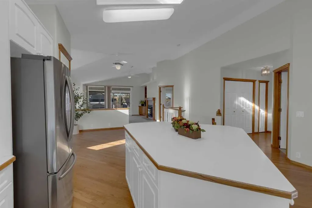 102 Edgebrook Heights NW