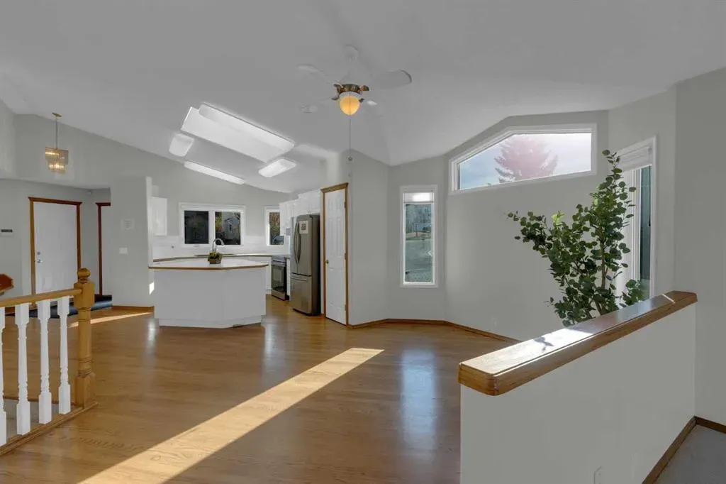 102 Edgebrook Heights NW