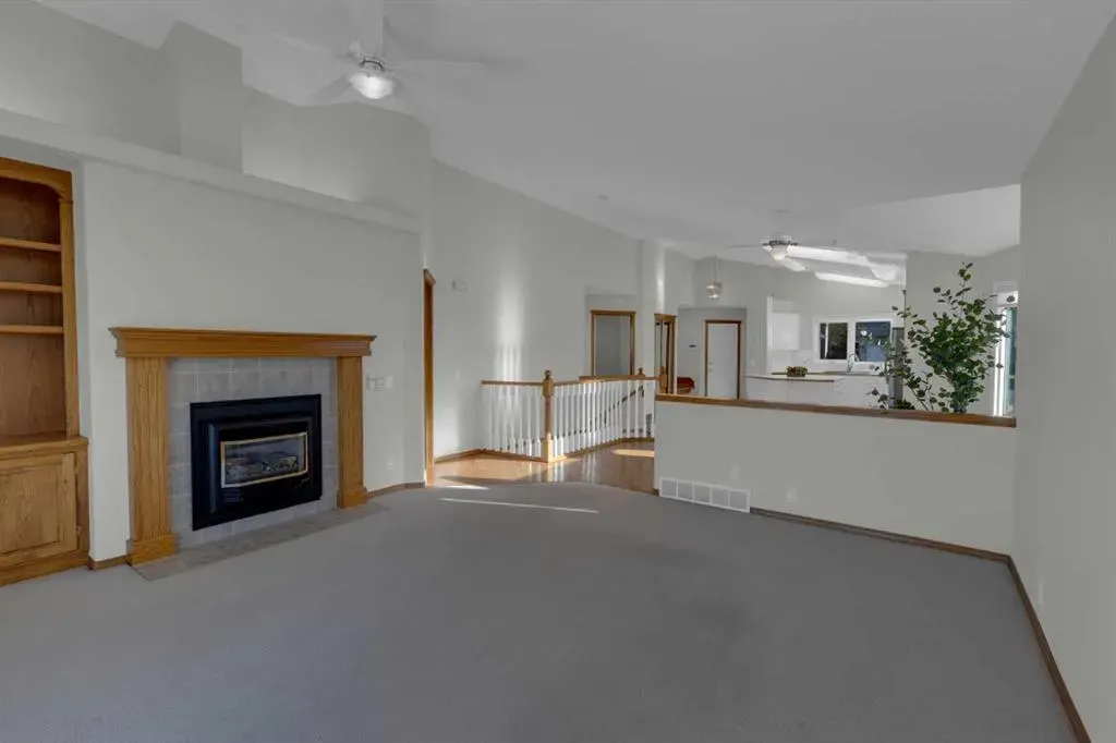 102 Edgebrook Heights NW