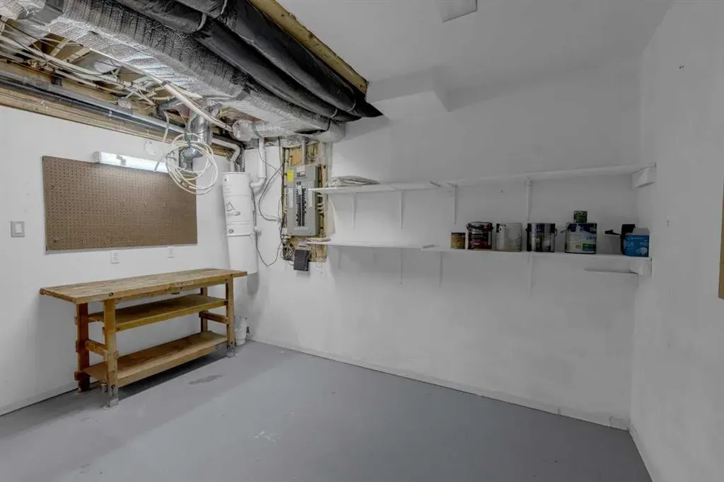 102 Edgebrook Heights NW