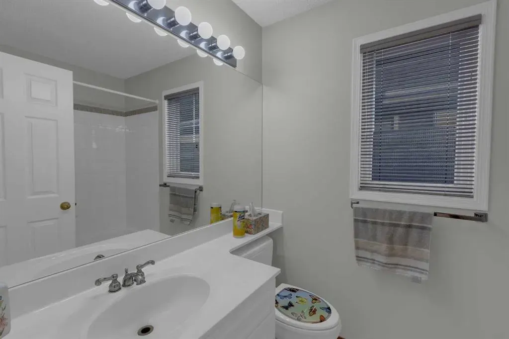 102 Edgebrook Heights NW