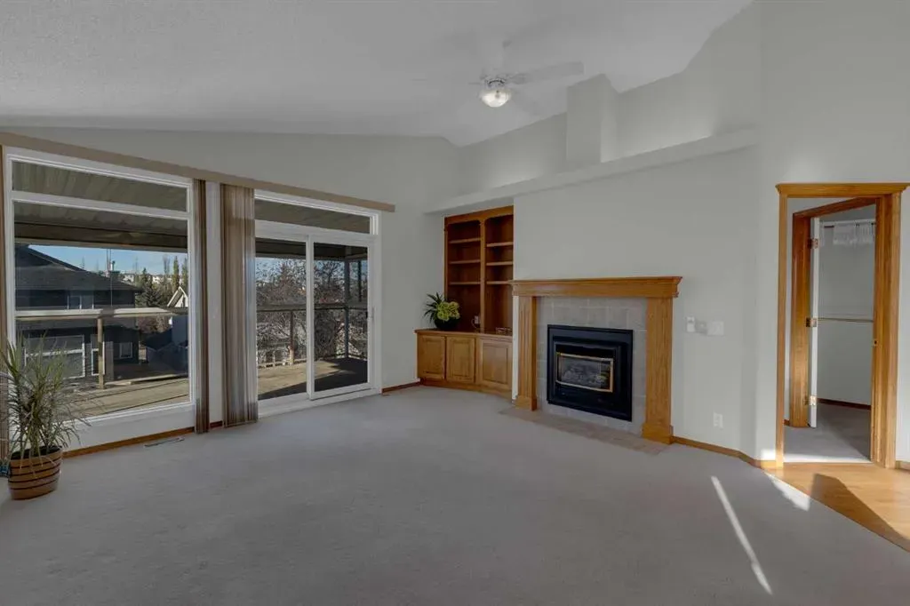 102 Edgebrook Heights NW