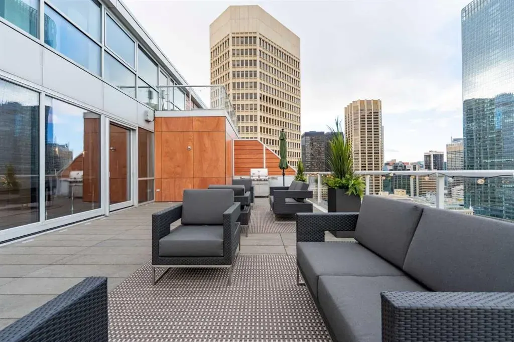 108 9th Avenue SW, #2004
