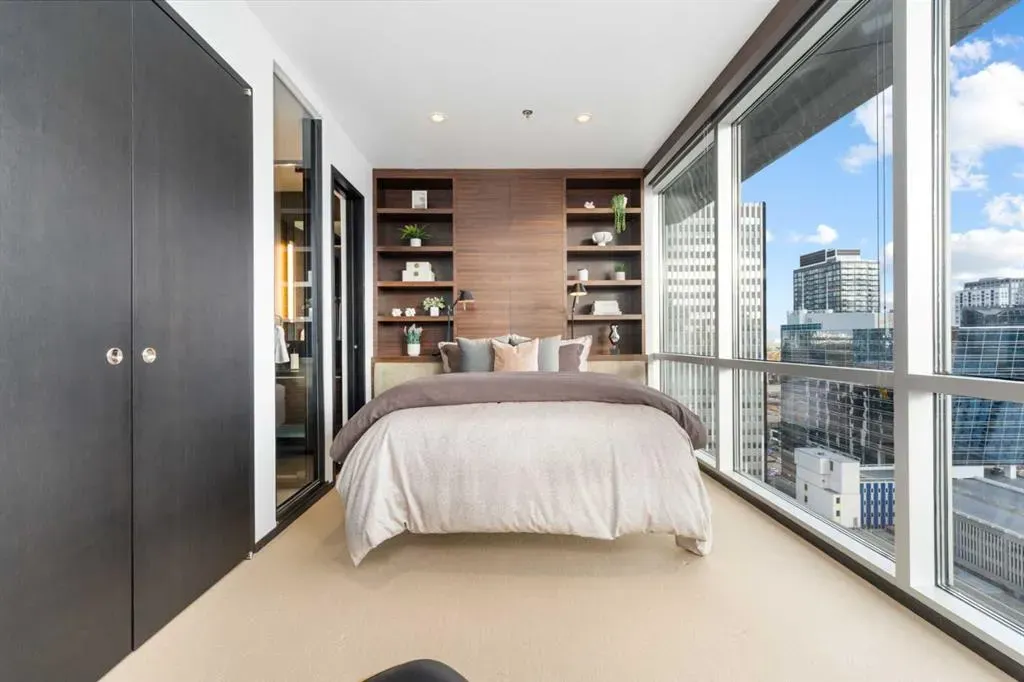 108 9th Avenue SW, #2004
