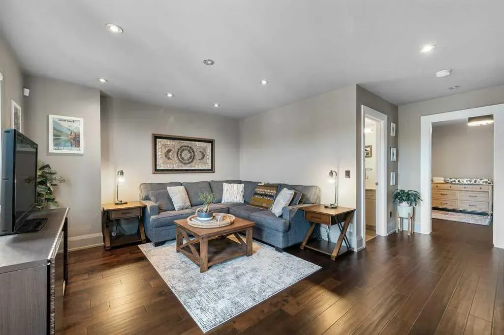 1926 36 Street SW, #2