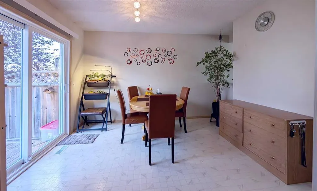 12 Shawbrooke Court SW