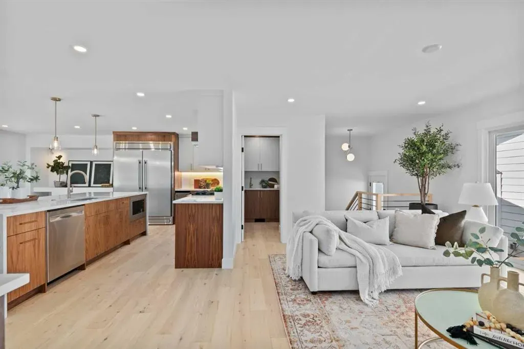 1275 Lake Sundance Crescent SE