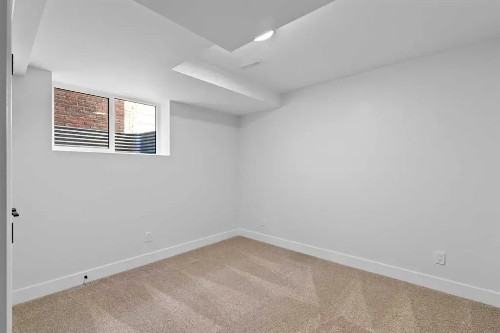 1275 Lake Sundance Crescent SE