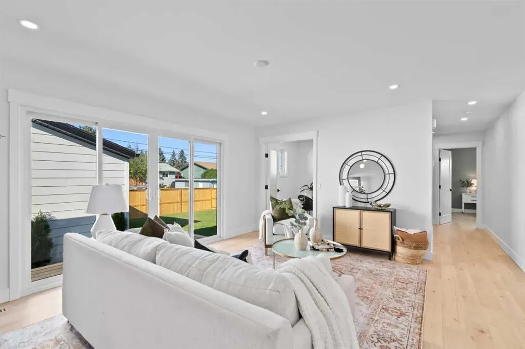 1275 Lake Sundance Crescent SE