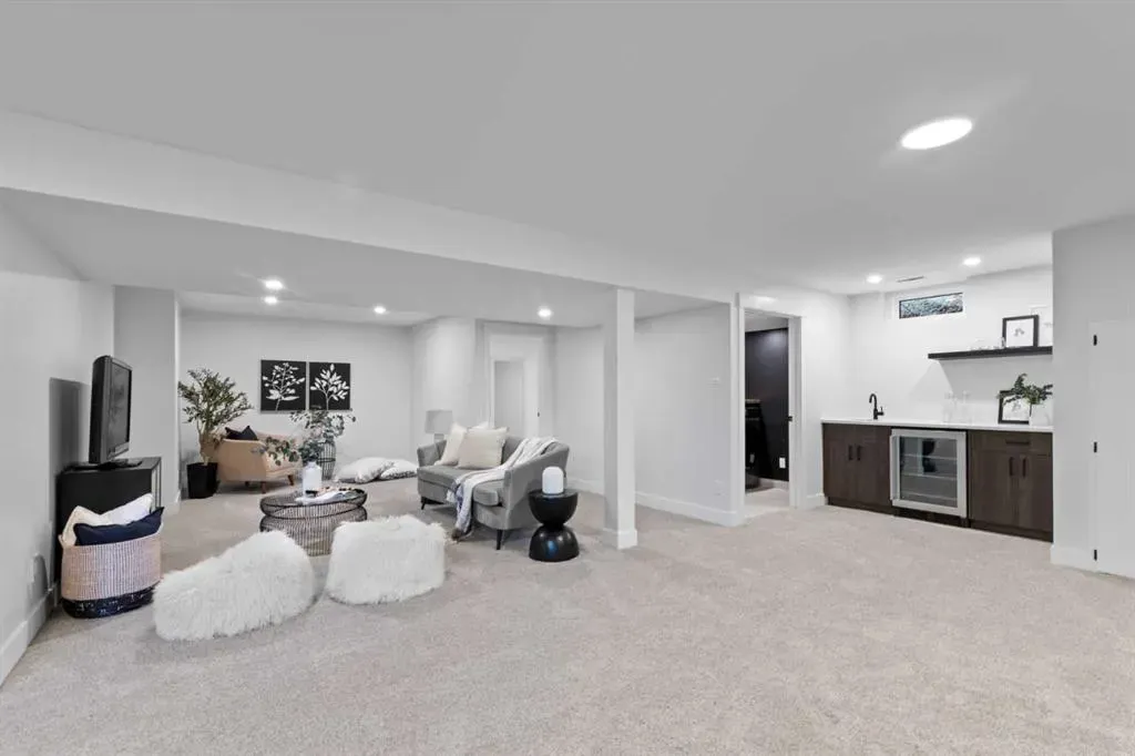 1275 Lake Sundance Crescent SE