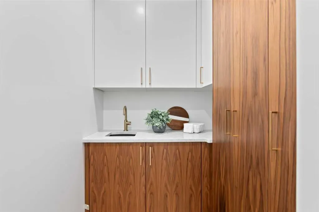 1275 Lake Sundance Crescent SE