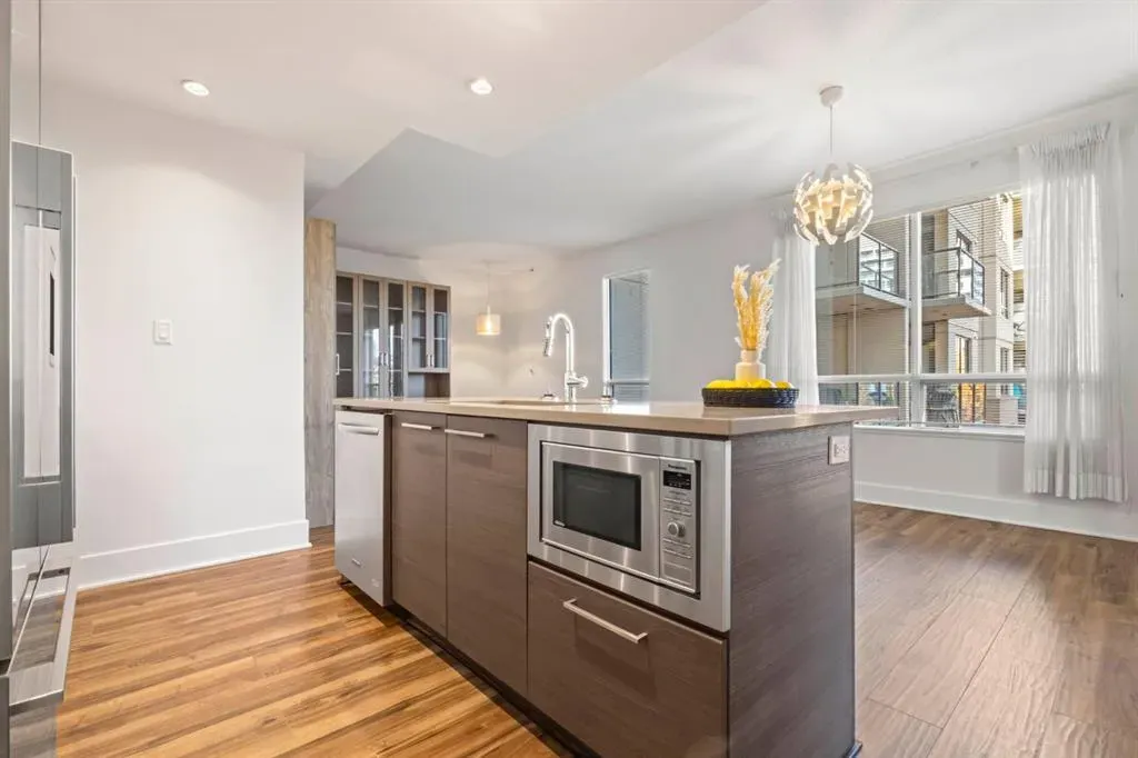 38 9 Street NE, #401