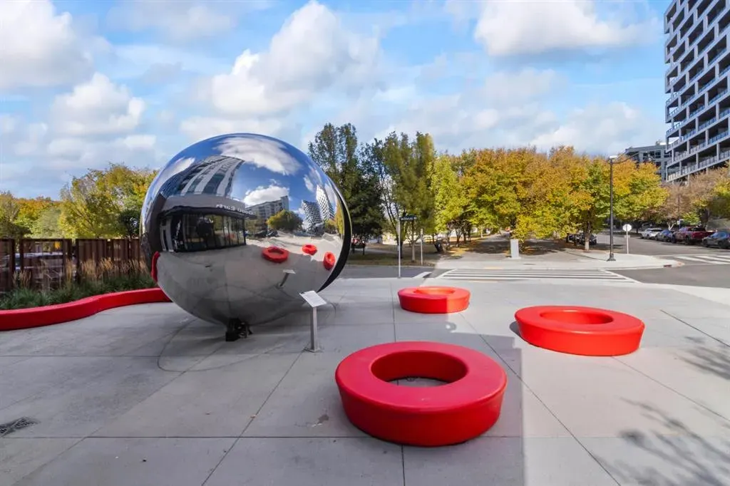 38 9 Street NE, #401