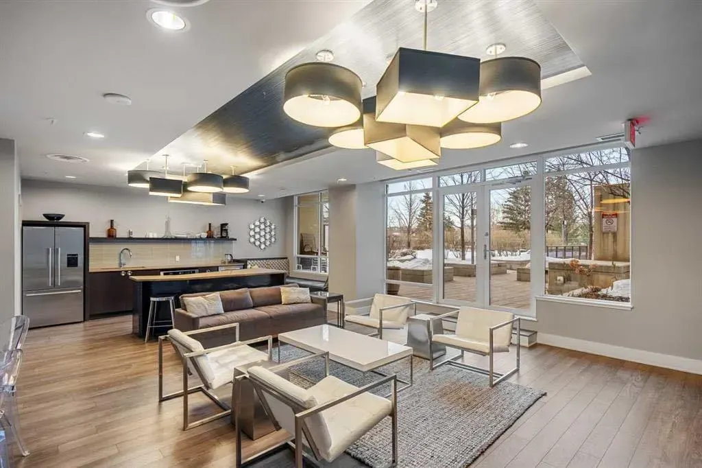 38 9 Street NE, #401