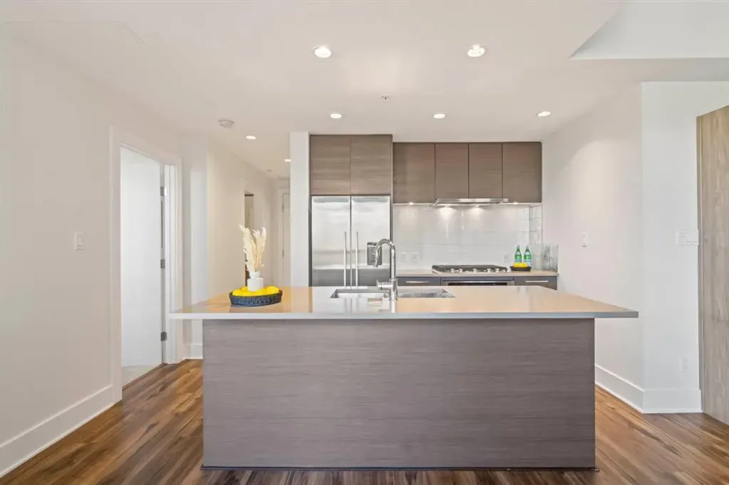 38 9 Street NE, #401