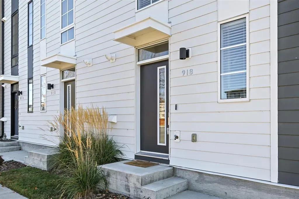 918 Walgrove Boulevard SE