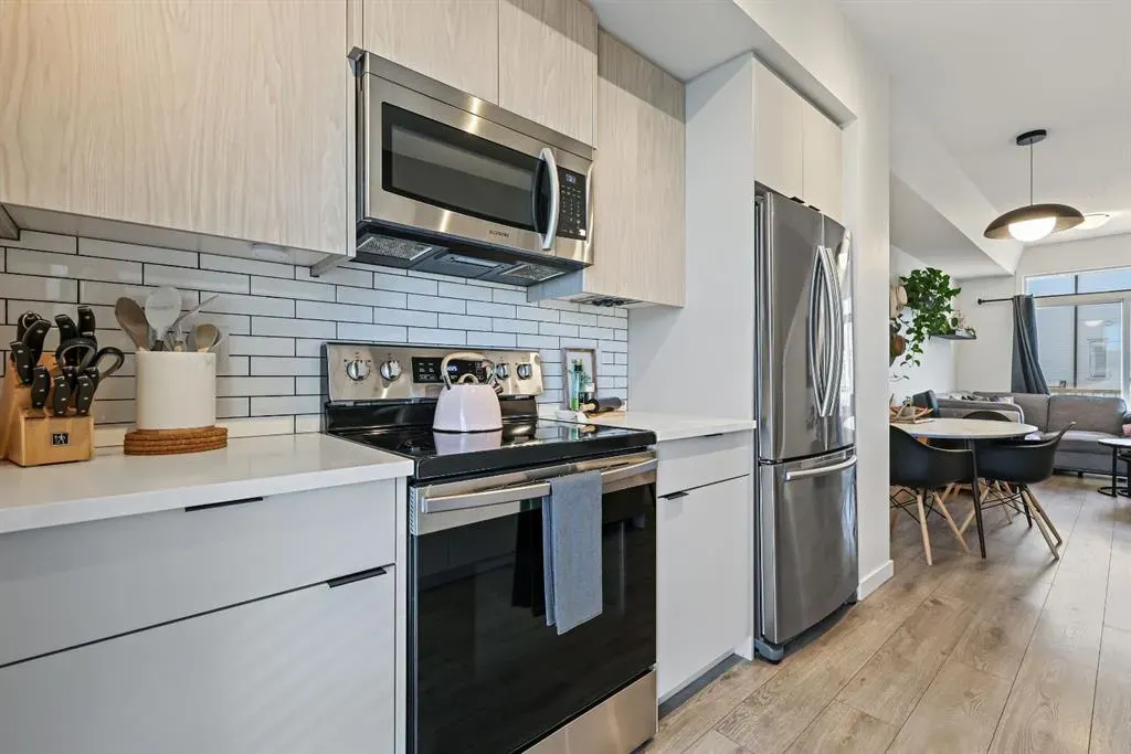 918 Walgrove Boulevard SE