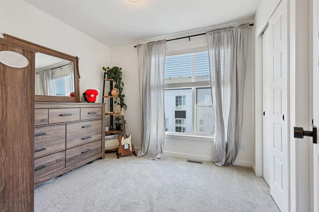 918 Walgrove Boulevard SE