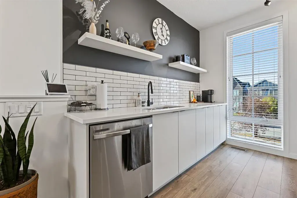 918 Walgrove Boulevard SE