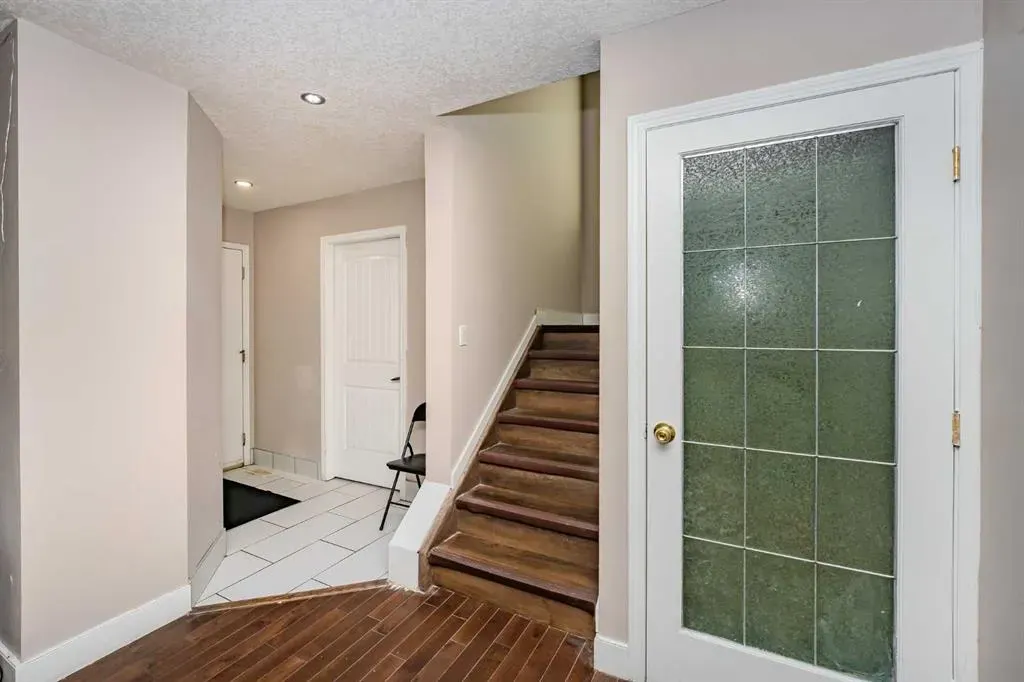 4 Del Ray Crescent NE