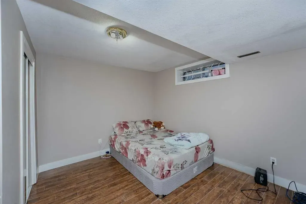 4 Del Ray Crescent NE