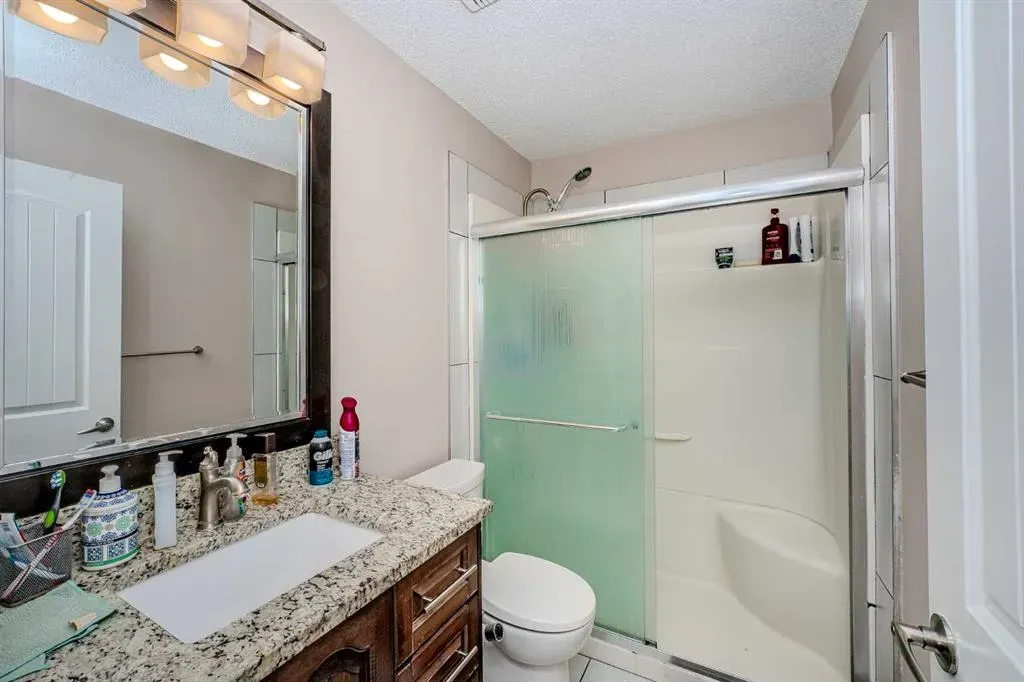 4 Del Ray Crescent NE