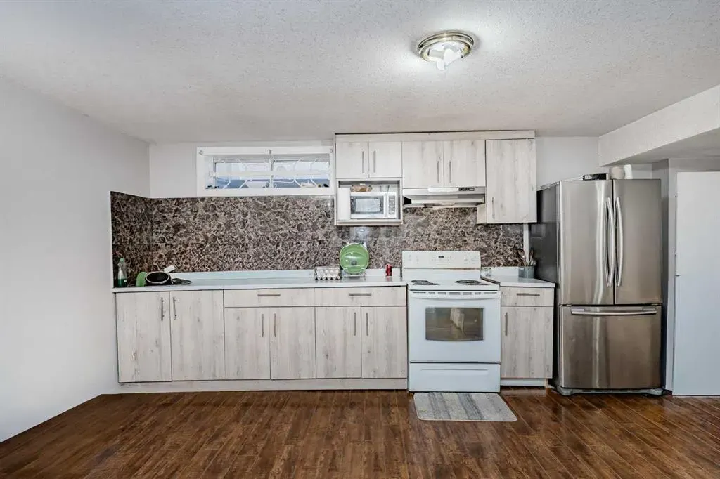 4 Del Ray Crescent NE