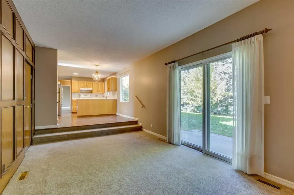 1257 Varsity Estates Road NW