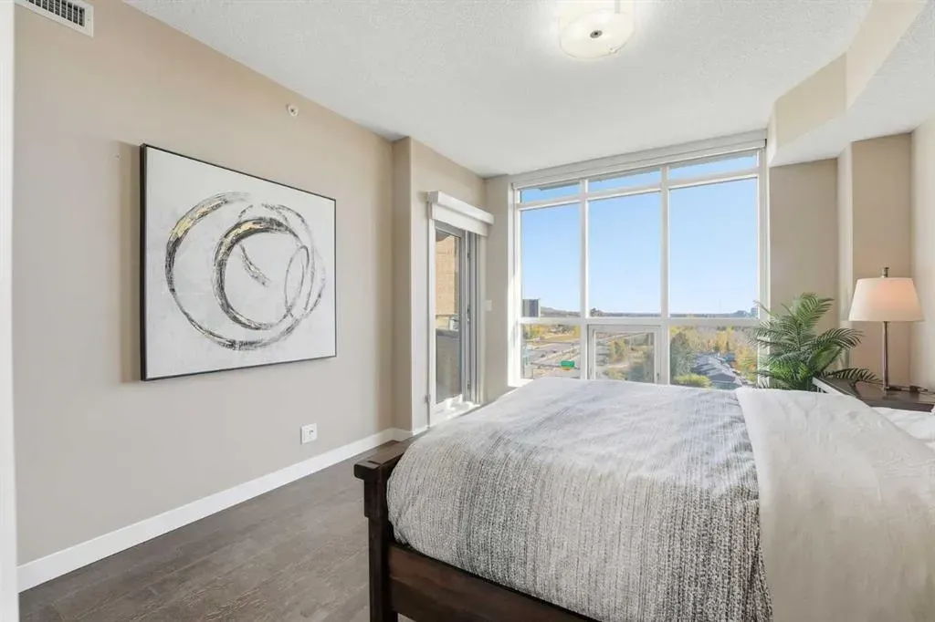 32 Varsity Estates Circle NW, #1005