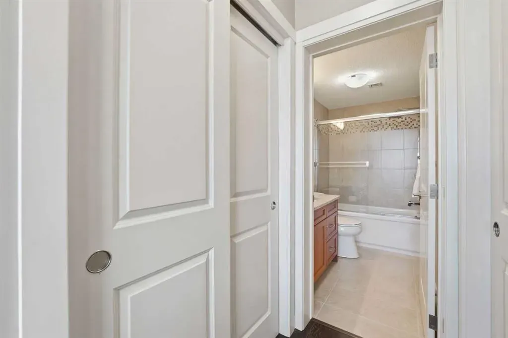 32 Varsity Estates Circle NW, #1005