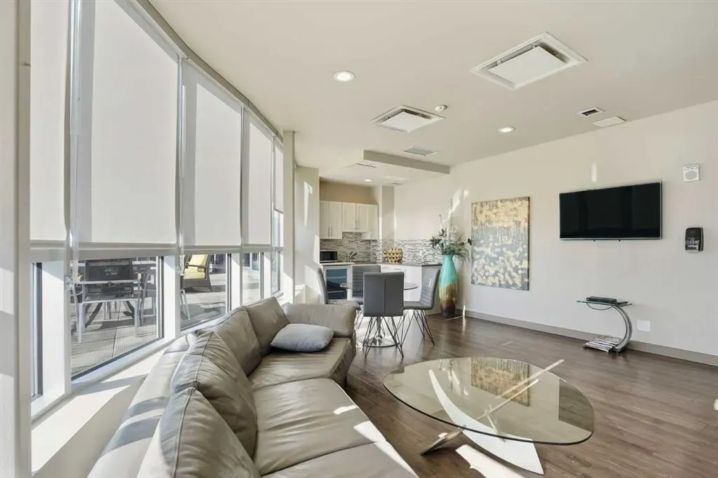 32 Varsity Estates Circle NW, #1005