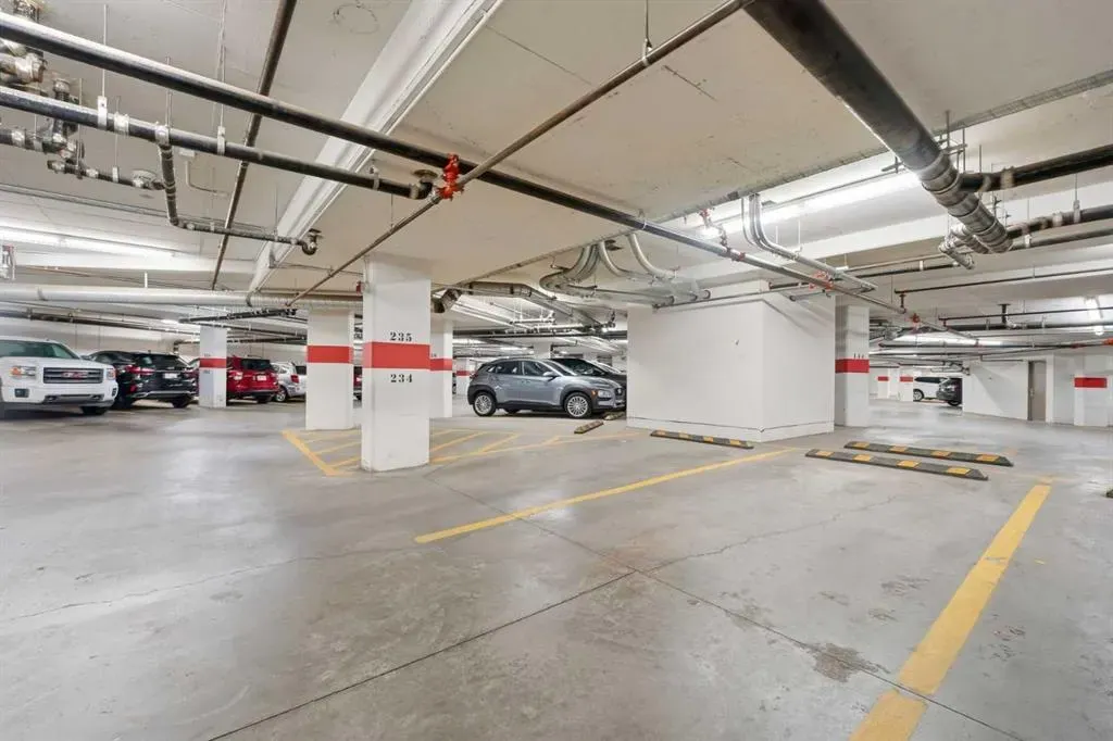 32 Varsity Estates Circle NW, #1005