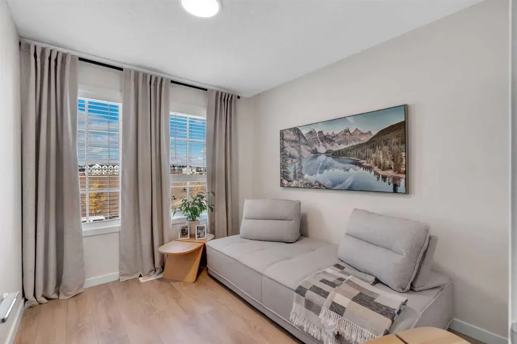 90 Savoy Landing SE