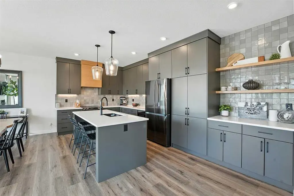 84 Emmett Crescent