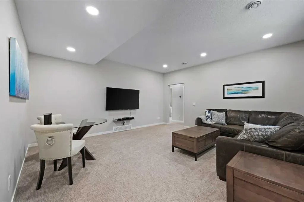 12 Cranbrook Mews SE